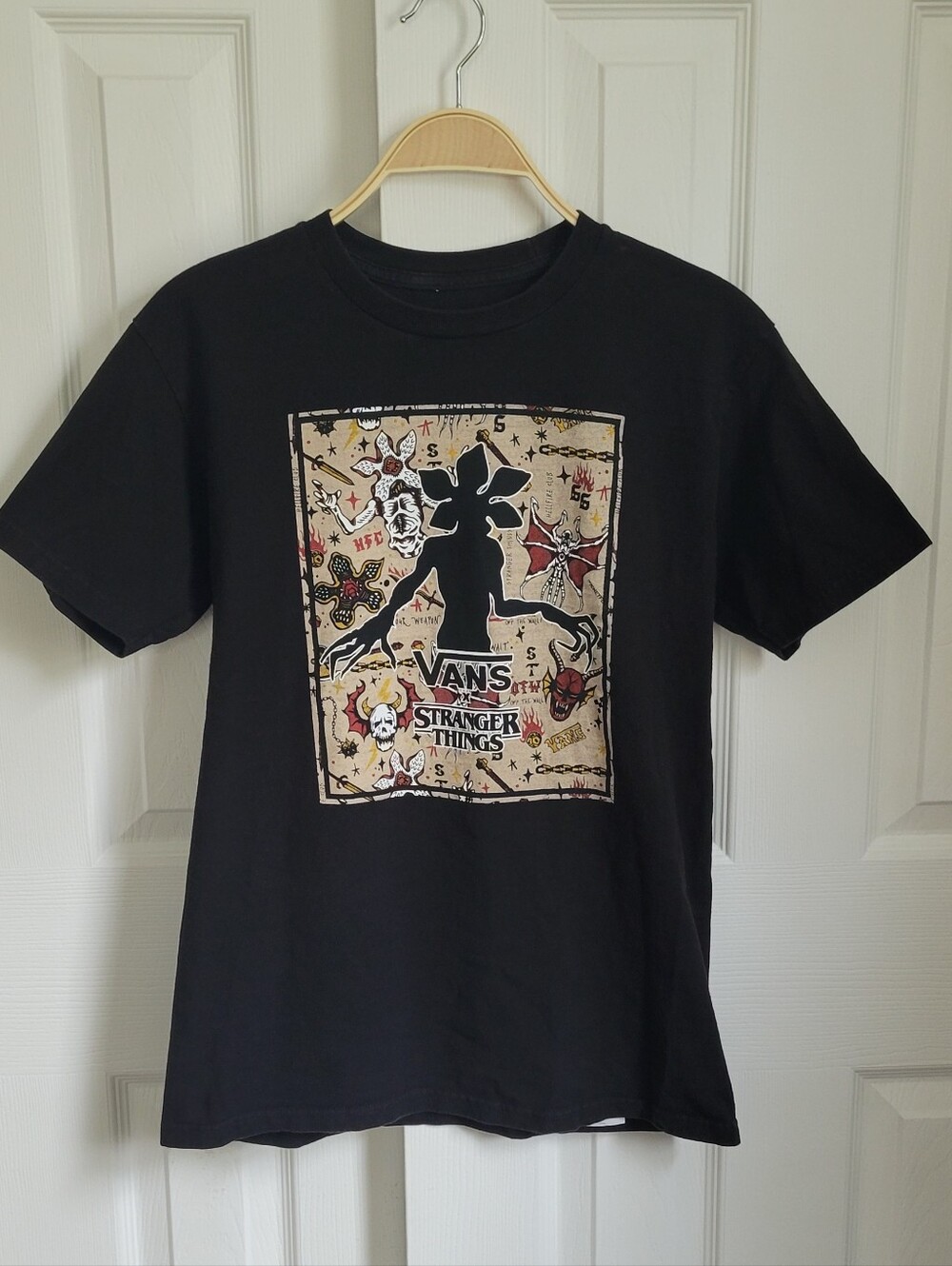 Vans Black Stranger Things Demogorgon Men's Short Sleeve Graphic Tee, Size Small